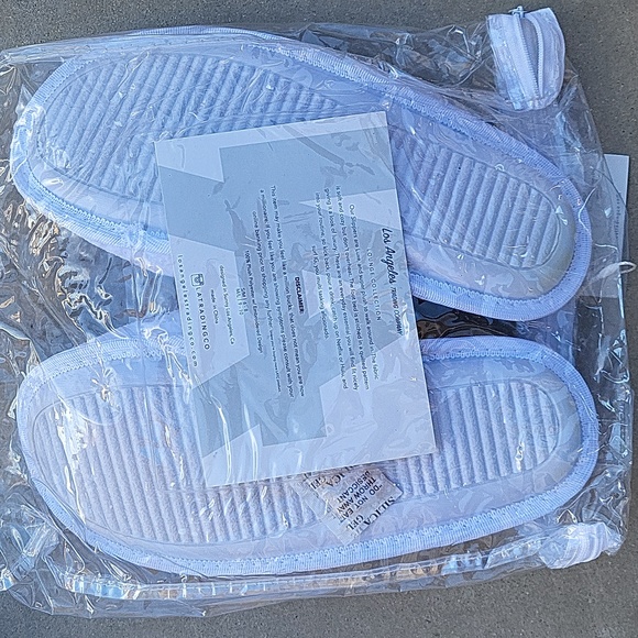 Women's soft, cozy, comfy slippers embroidered with "SUPERMOM" - Picture 2 of 2